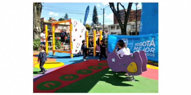 Niños y niñas de la Urbanización El Salitre cuentan con nuevo mobiliario en su parque Niños y niñas de la Urbanización El Salitre cuentan con nuevo mobiliario en su parque